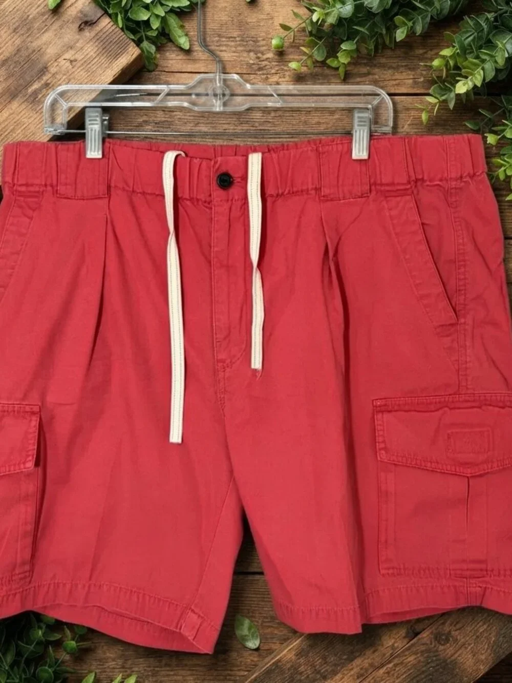 Tommy Bahama Men's Nantucket Red Cargo Shorts Medium Drawstring Elastic Waist